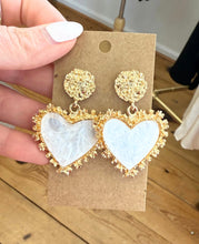 Load image into Gallery viewer, Heart earrings
