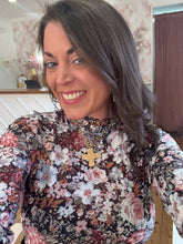 Load image into Gallery viewer, Gold cross necklace
