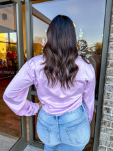 Load image into Gallery viewer, Lilac Satin Crop
