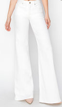 Load image into Gallery viewer, Bryant Jeans
